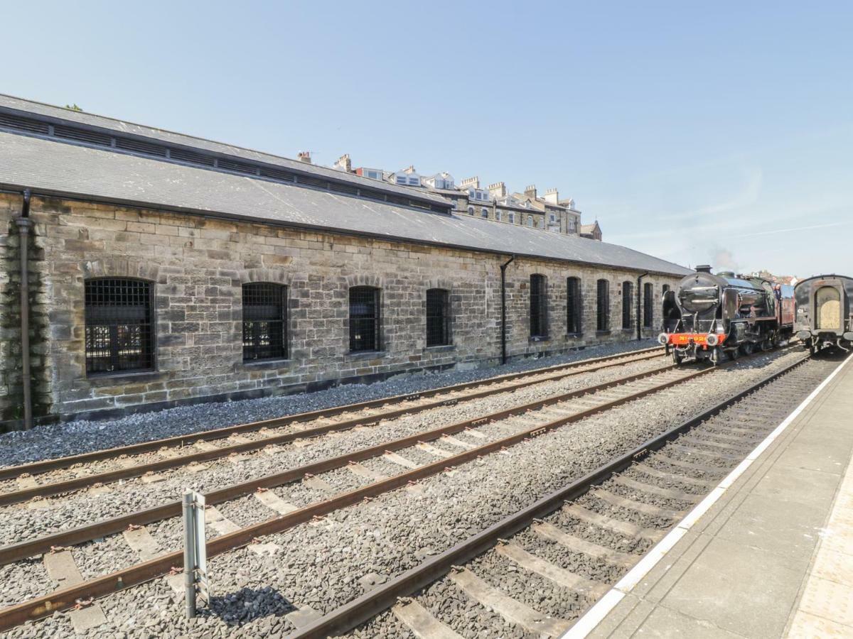 Tornado Engine Shed Apartment Whitby Bagian luar foto