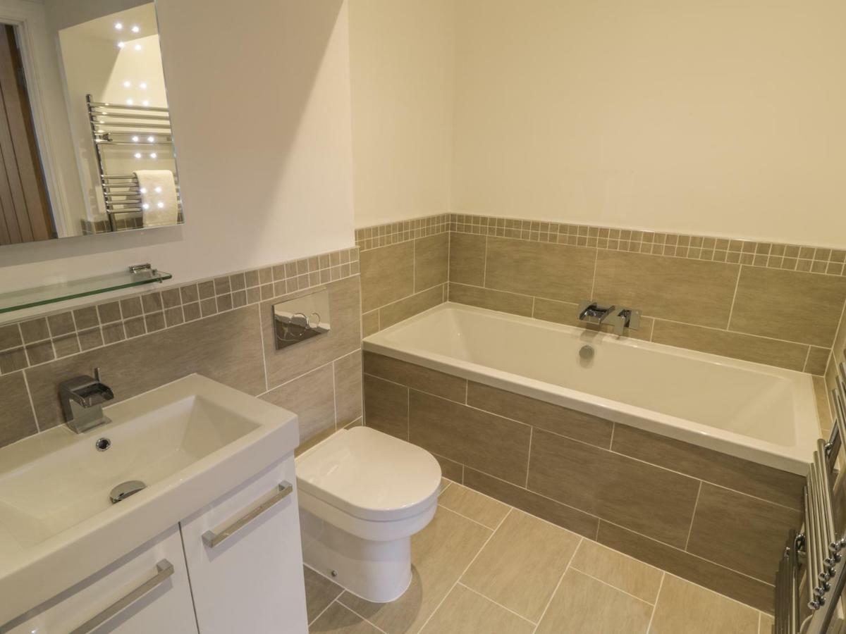 Tornado Engine Shed Apartment Whitby Bagian luar foto