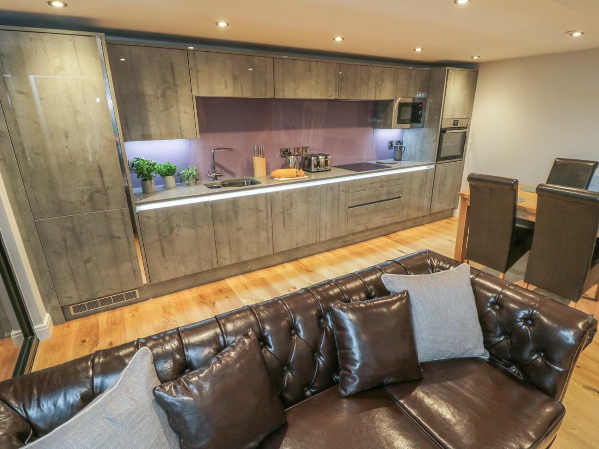 Tornado Engine Shed Apartment Whitby Bagian luar foto