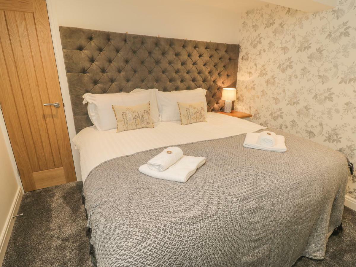 Tornado Engine Shed Apartment Whitby Bagian luar foto