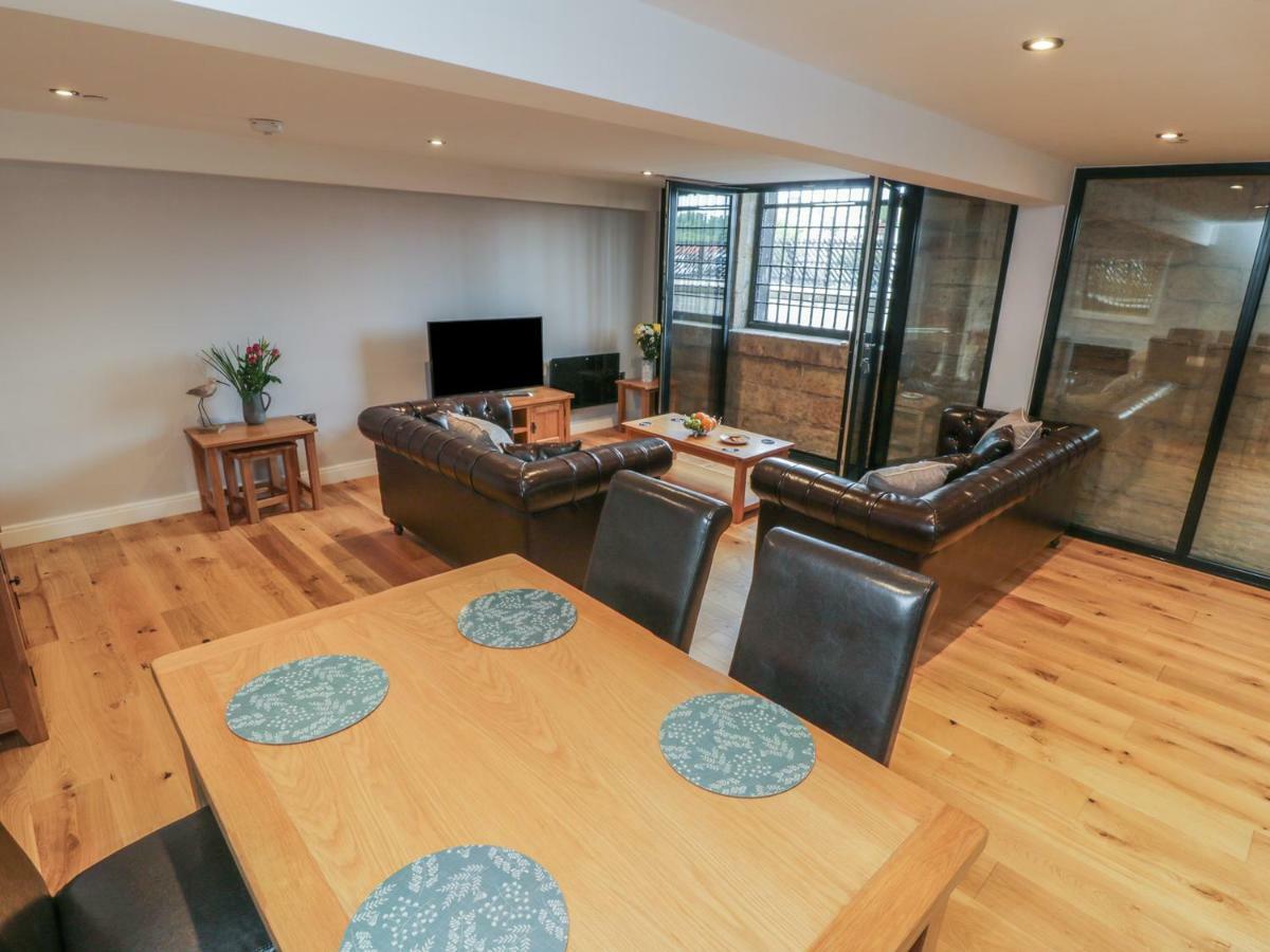 Tornado Engine Shed Apartment Whitby Bagian luar foto